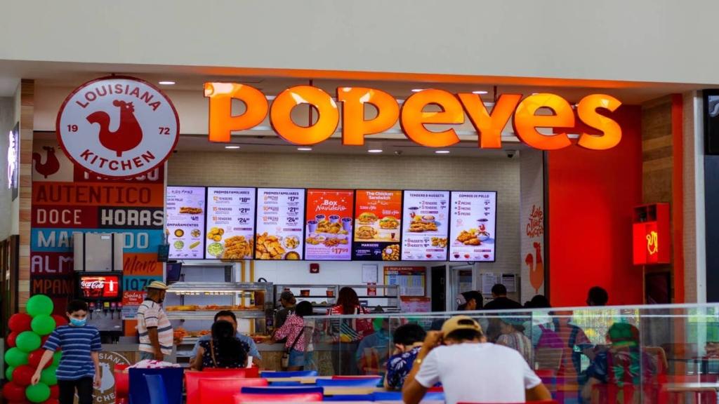 Bankrupt fried chicken chain franchisee closes more locations  